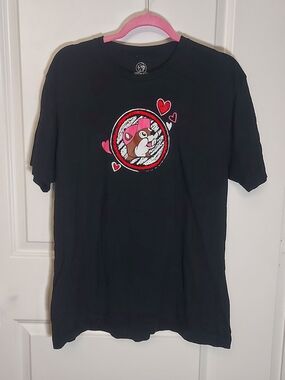 Buc-Ees Black Short-Sleeve Graphic Tee with Hearts